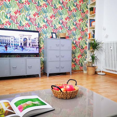 Spacious Apartment 50 Meters From The Metro Мілан Екстер'єр фото