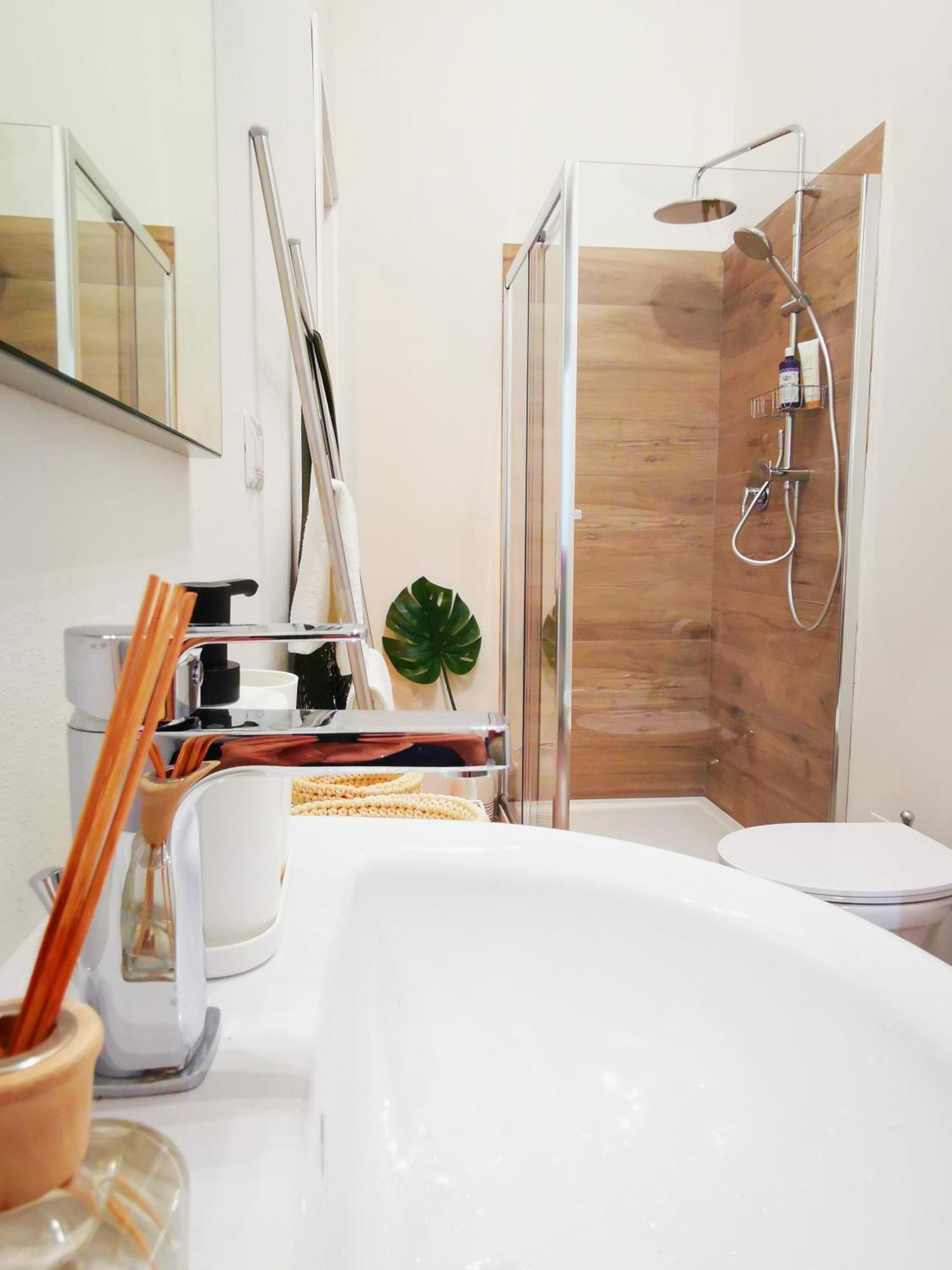 Spacious Apartment 50 Meters From The Metro Мілан Номер фото