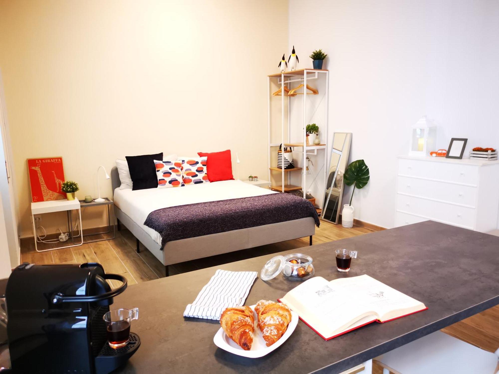 Spacious Apartment 50 Meters From The Metro Мілан Номер фото