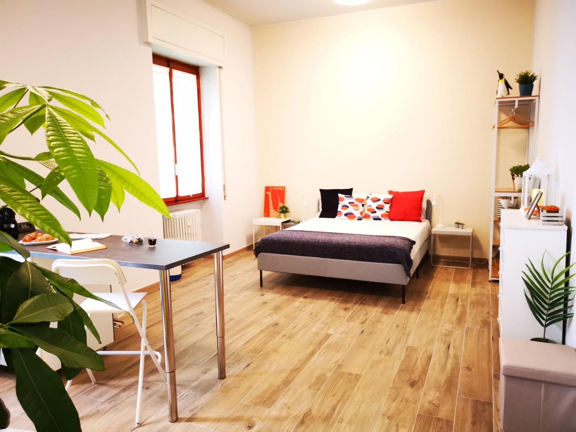 Spacious Apartment 50 Meters From The Metro Мілан Номер фото